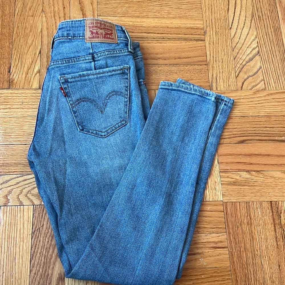 Levi Strauss & Co. Women Skinny Jeans - Picture 2 of 3
